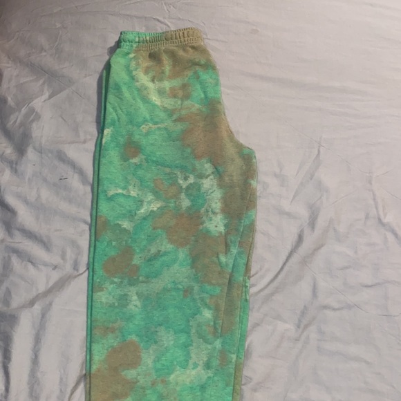 UO US M “iets frans…” (“something french”) green/tan tye-dye sweatpants - Picture 3 of 3